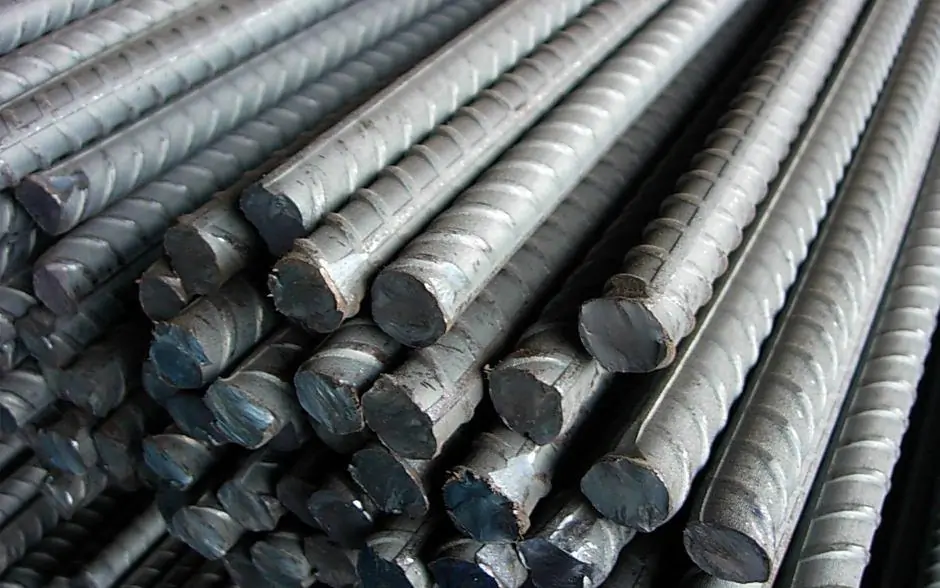 یا آرماتور فولادی است که در بتن برای جبران مقاومت کششی پایین آن (بتن) مورد استفاده قرار میگیرد. فولادی که به این منظور در سازههای بتن آرمه به کار میرود به شکل سیم یا میلگرد میباشد و فولاد، میلگرد نامیده میشود. البته در موارد خاصی از فولاد ساختمانی نظیر نیمرخهای